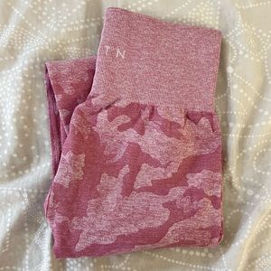 NVGTN pastel pink camo seamless leggings